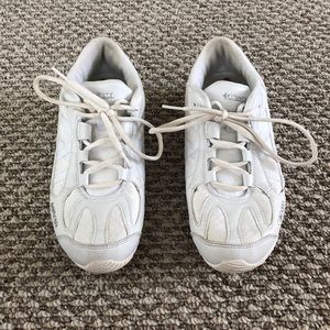 Cheerleading shoes